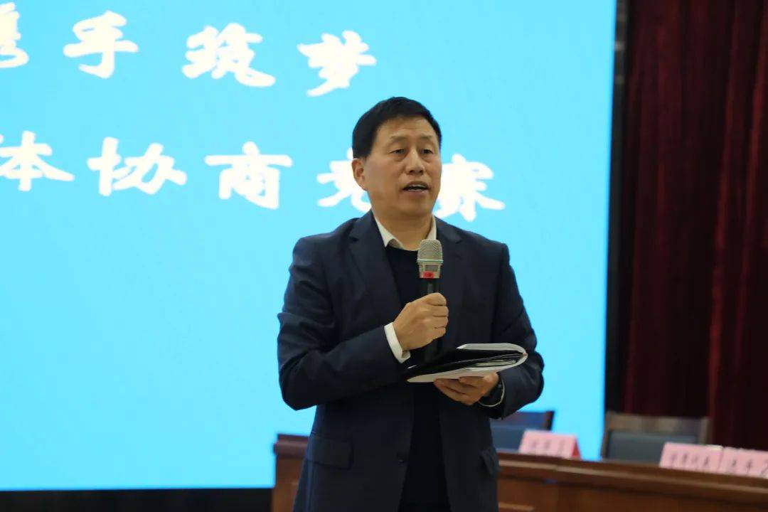 李坤刚对本次比赛进行点评决赛后,评委之一,李坤刚对本次比赛进行了