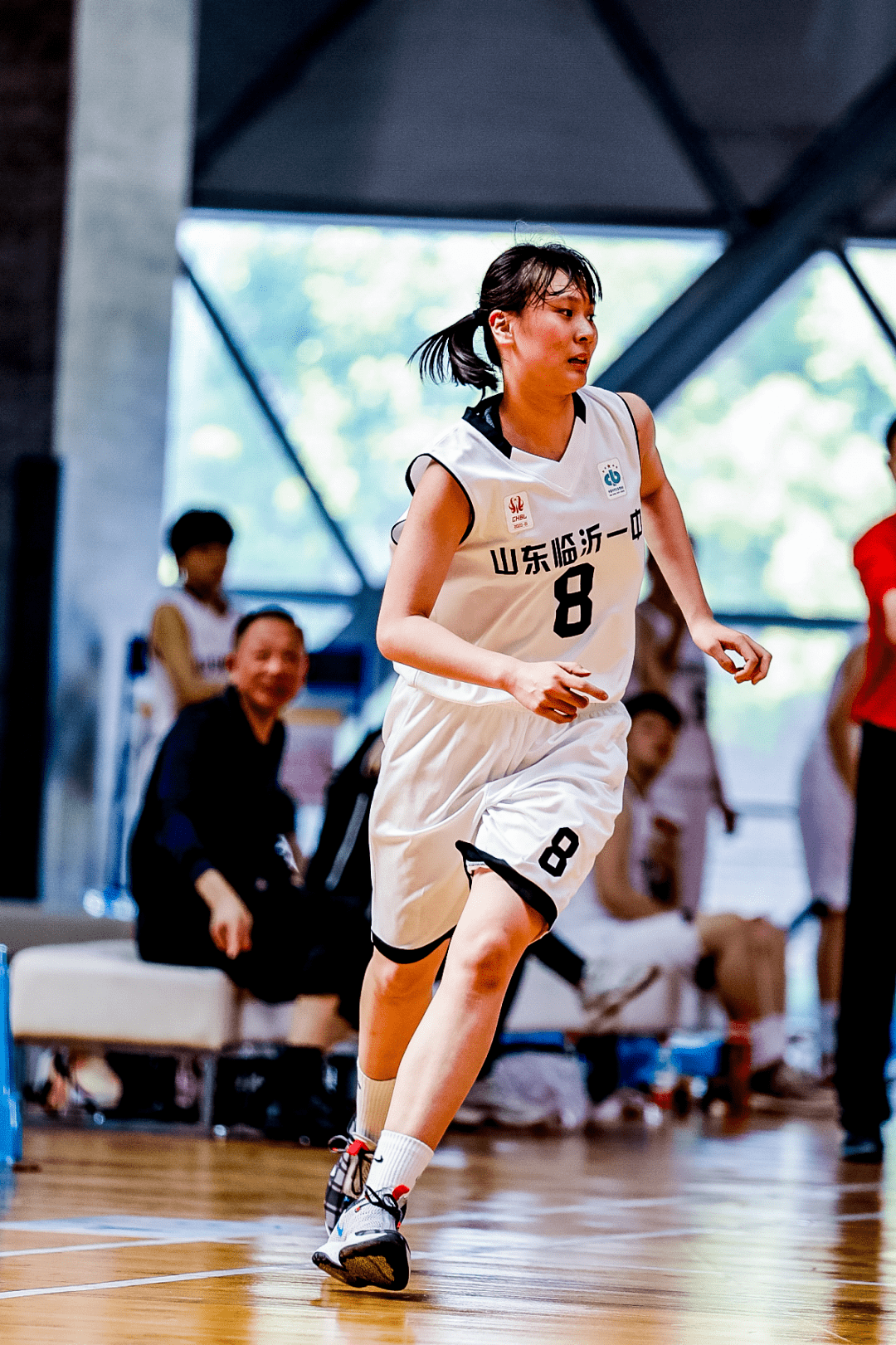 小组赛期间,临沂一中女篮先后以61:37战胜上海向明中学,79:27战胜南京