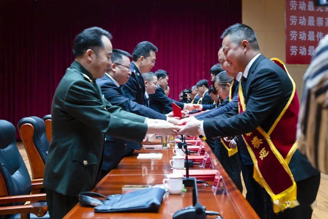 【文明盘州】今天,盘州这80名劳动模范和先进工作者受到表彰!(附名单)