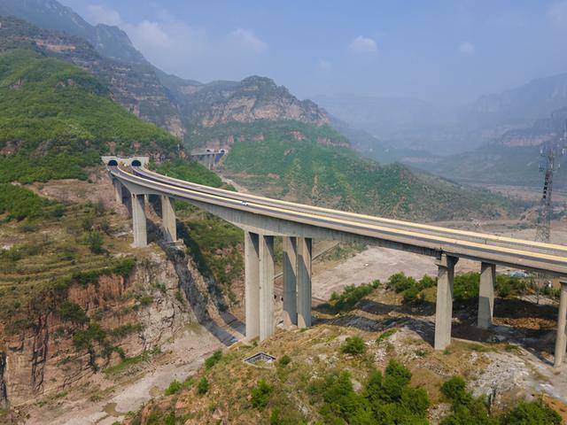 天堑变通途河南这条高速从太行山上穿堂而过让沿线旅游业渐入佳境