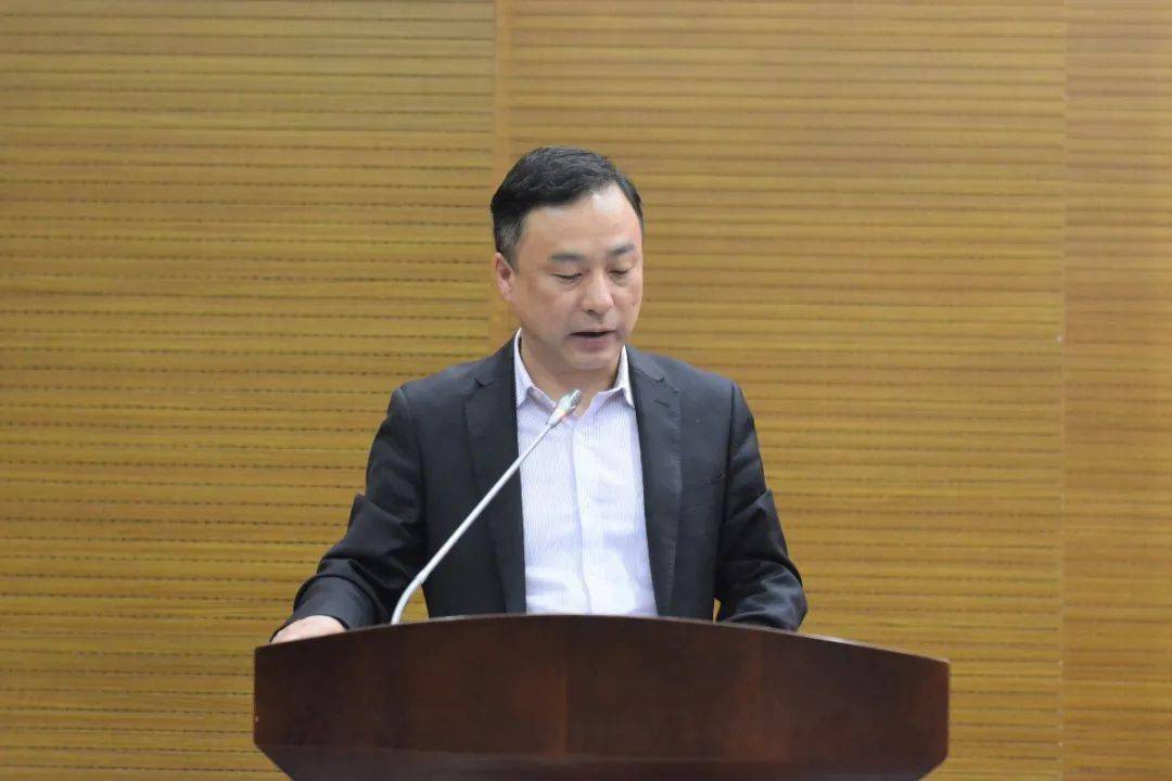 吴江开发区招商局局长金鑫,经发局局长郑屹,科技局局长潘宏亮,行政