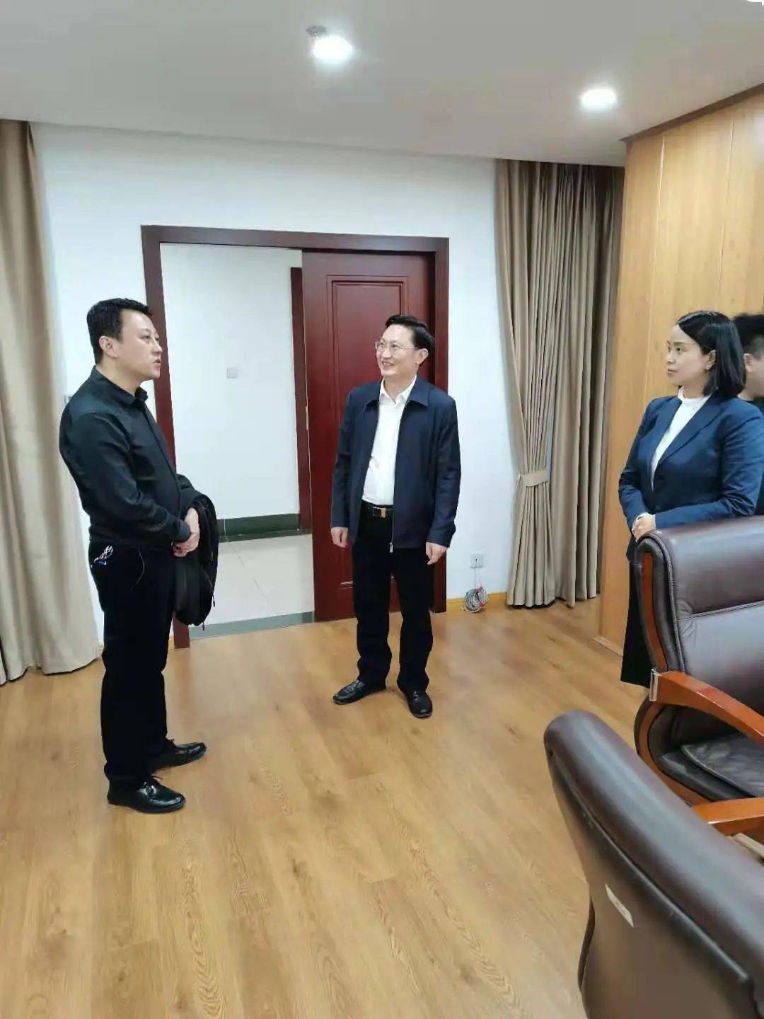 局房地产管理处到省委二办开展上门服务