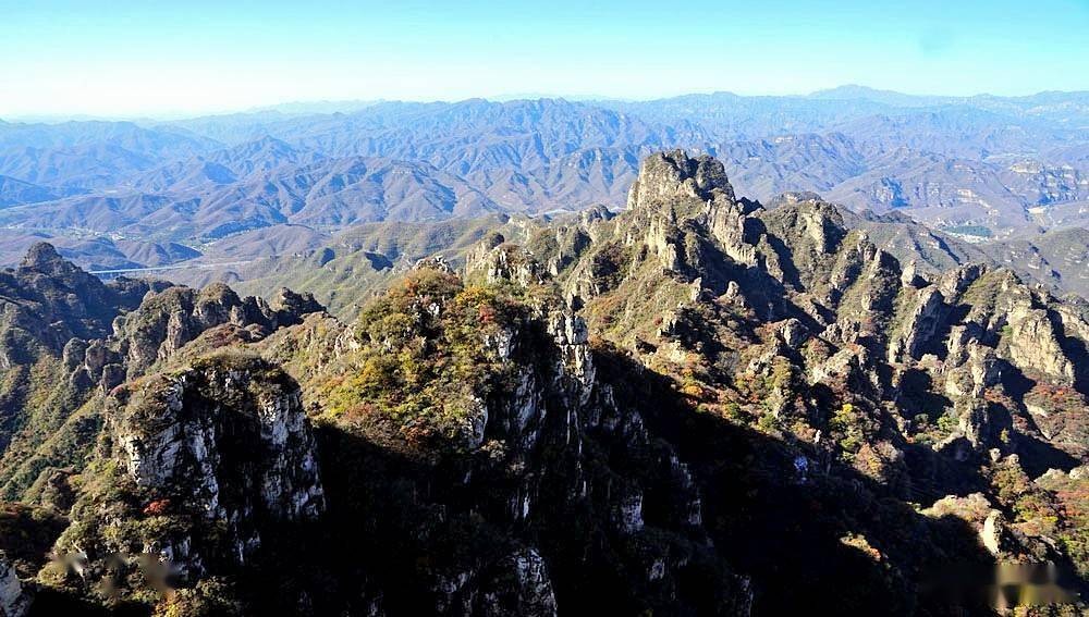 魏魏狼牙山狼峰竞秀