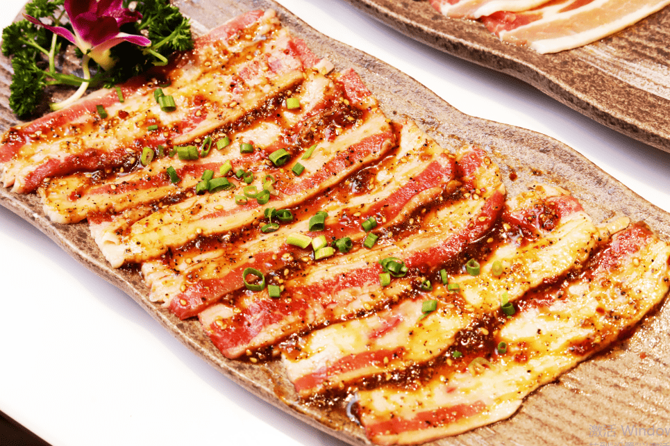 安格斯黑牛眼肉 谷饲黑椒牛柳 黑椒肥牛 秘制黑猪五花肉.