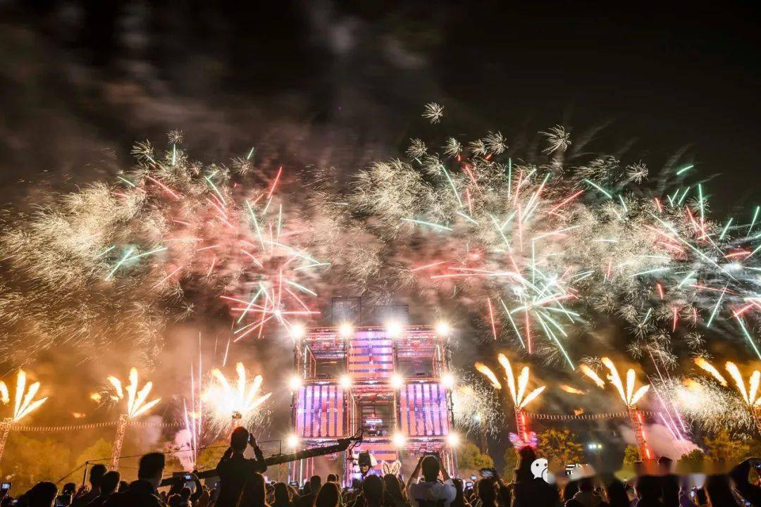 全城花海烟花盛放五一武汉准备好了