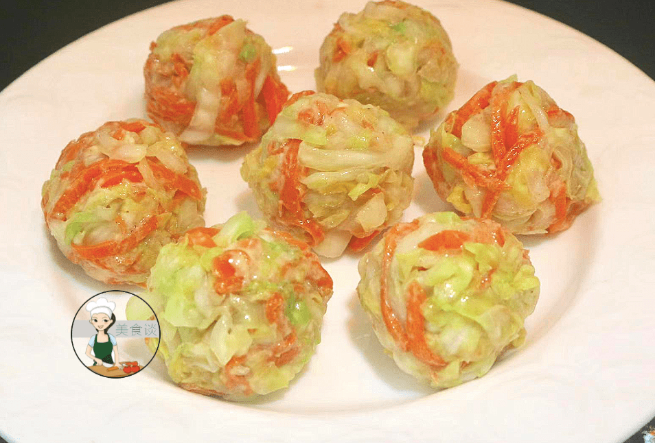 8,10分钟后蔬菜丸子蒸熟出锅.