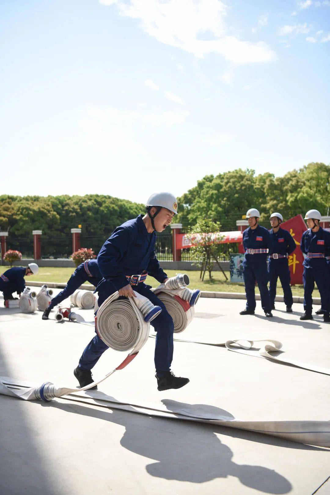 青春在奔跑中闪光——嘉定消防救援支队扎实推进各项新训工作_训练