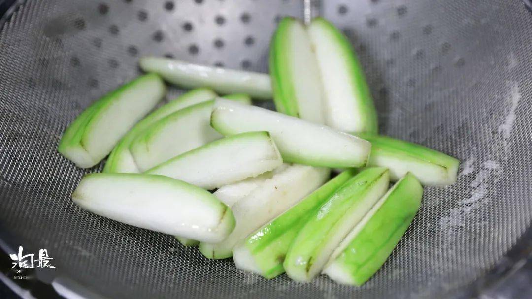 丝瓜配什么油 447a4c3d929640b5b47392554e0cbb7e.jpeg