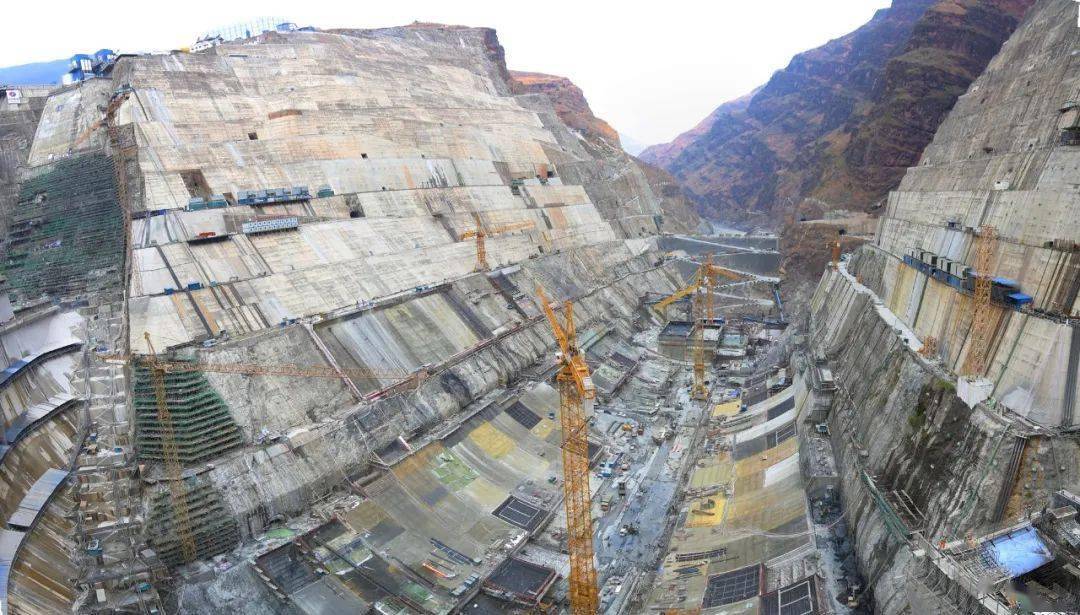 反拱型底板的施工,就如同一场艰难的"塑身计划".