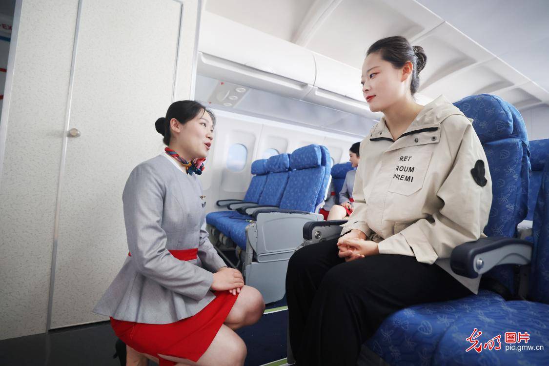 江苏南通准空乘实训展青春风采