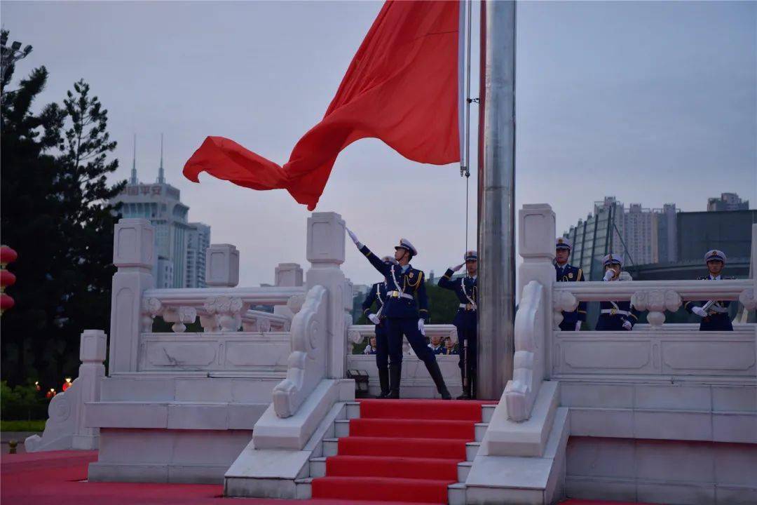 凝聚奋进新动力】福州市五一广场举行国际劳动节升旗仪式_国旗护卫队