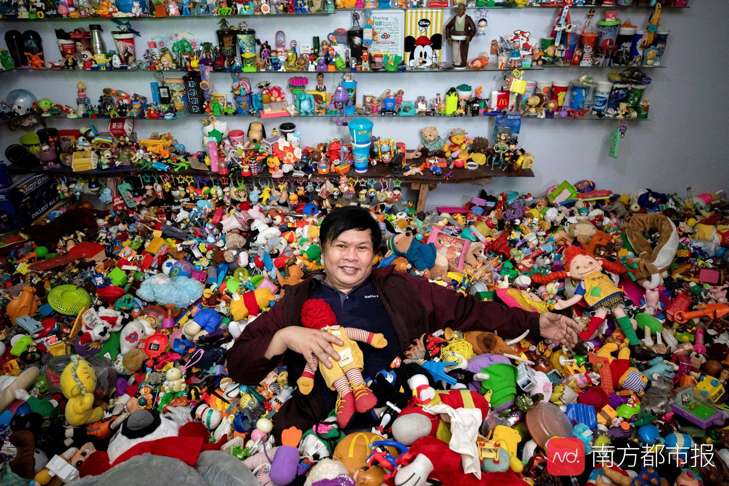 载入吉尼斯世界纪录菲律宾男子45年攒2万个快餐店玩具