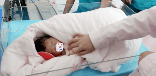 保胎宝宝呱呱坠地再遇生死危机