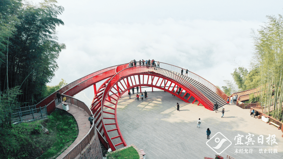 观云台七彩飞瀑是蜀南竹海又一个重要景点,以自然景观为主,景点主要