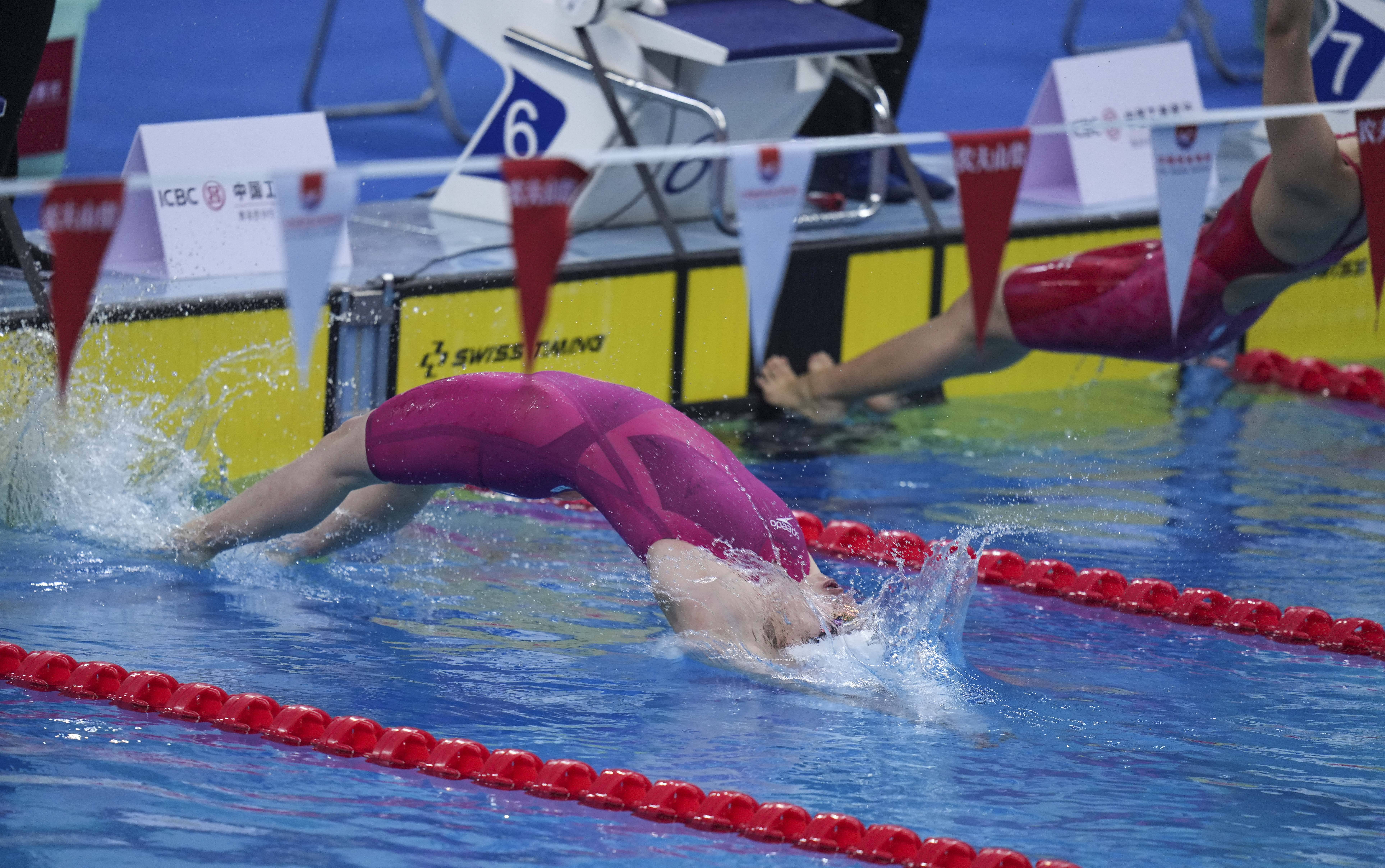 当日,在山东青岛举行的2021年全国游泳冠军赛暨东京奥运会选拔赛抛佑
