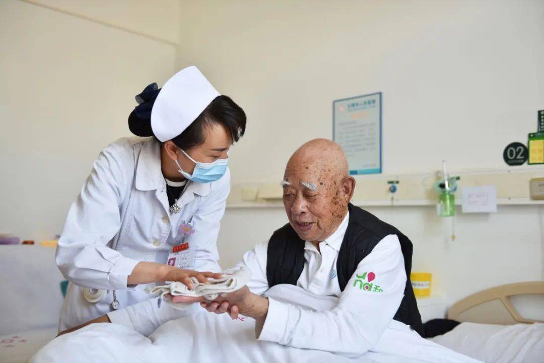 五一国际劳动节向坚守岗位的医务工作者致敬