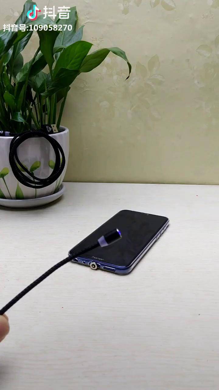 强磁吸合快速充电