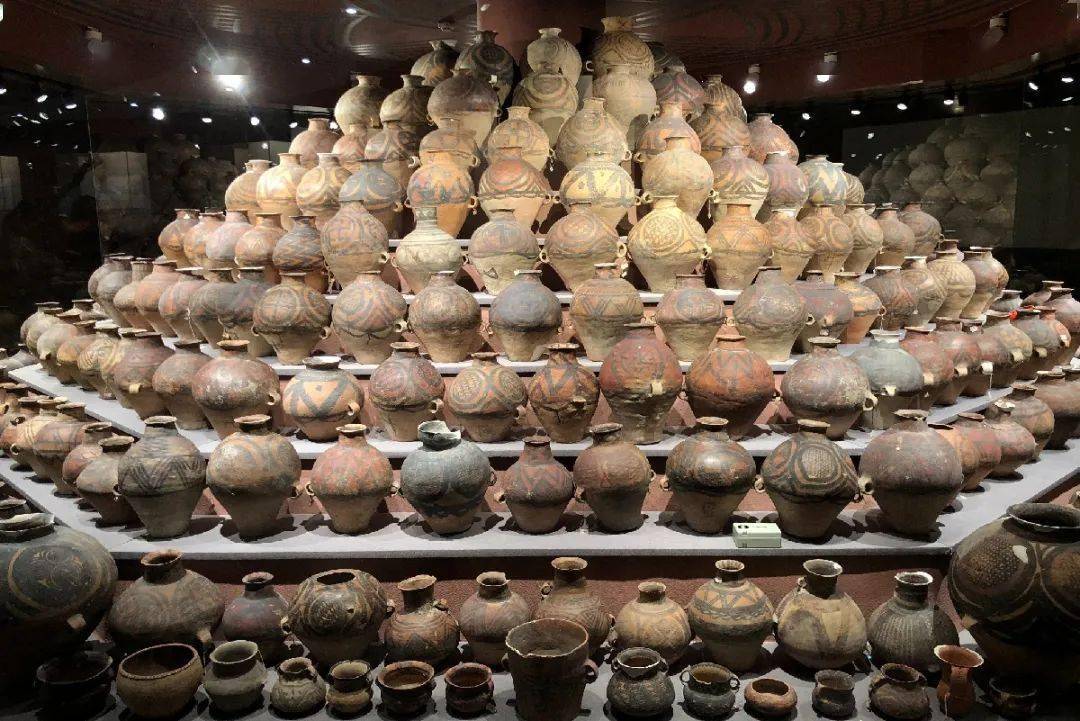 柳湾彩陶博物馆柳湾彩陶博物馆位于我省海东市乐都区柳湾村柳湾遗址