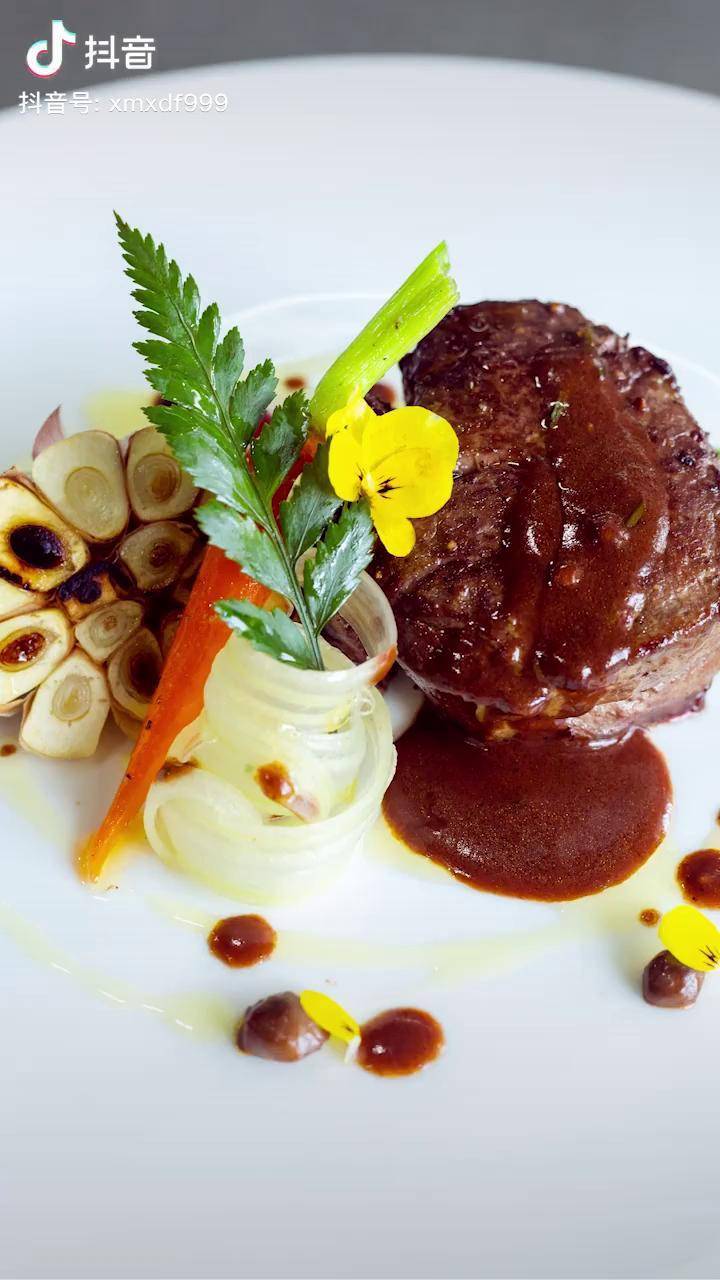 澳洲牛柳佐时蔬怎么摆盘 西餐 牛肉 摆盘教程