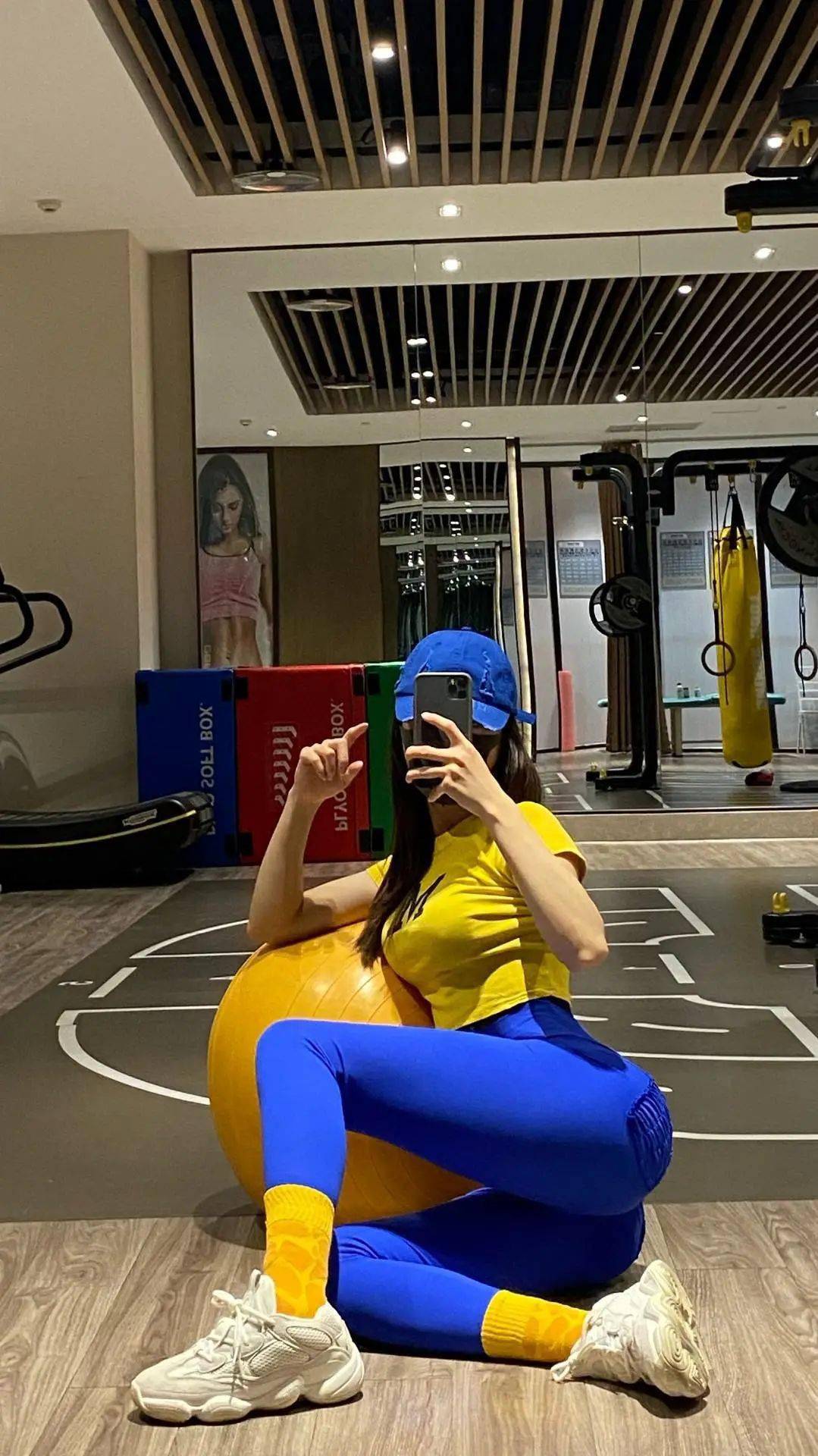 河南郑州的健身小姐姐,体重54kg,体脂率16%……这身材也太哇塞了!