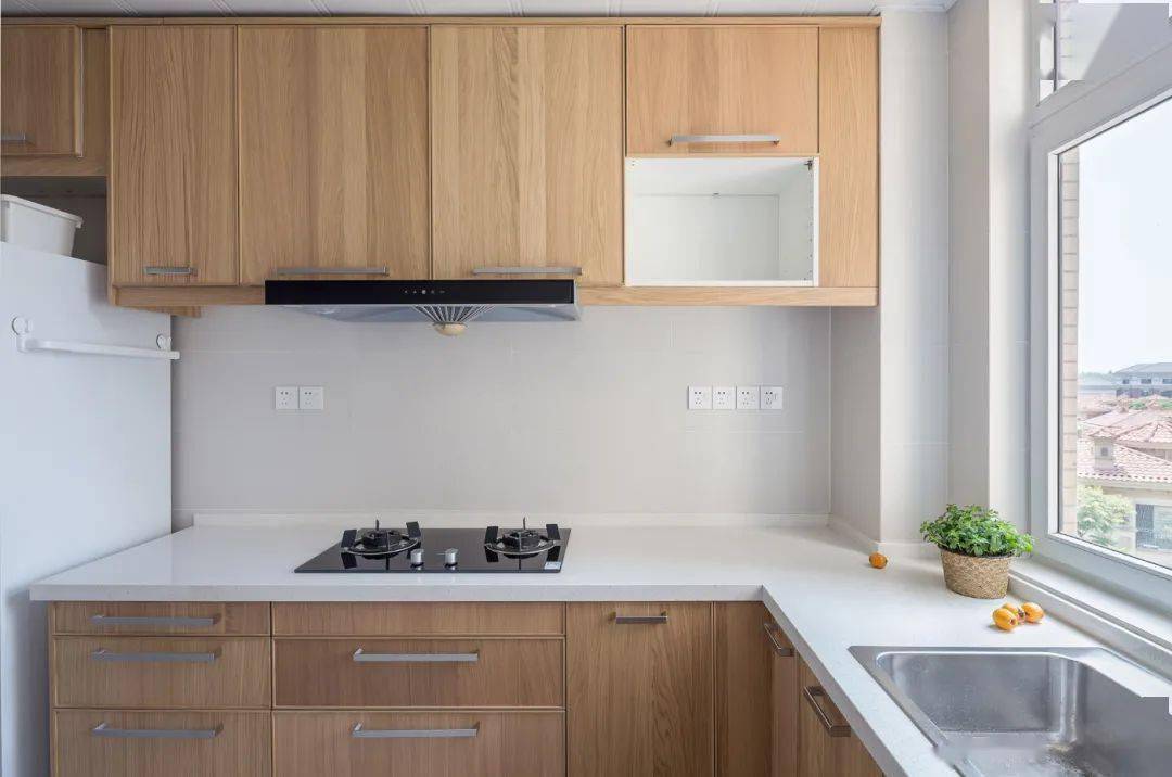 如何选厨房橱柜颜色 e6c9a0e0fa4a483bb23bcfd818b217a9.jpeg