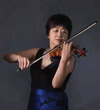 以及羽管键琴演奏家沈凡秀,青年钢琴家刘诗华,指挥家范妮,与中央芭蕾