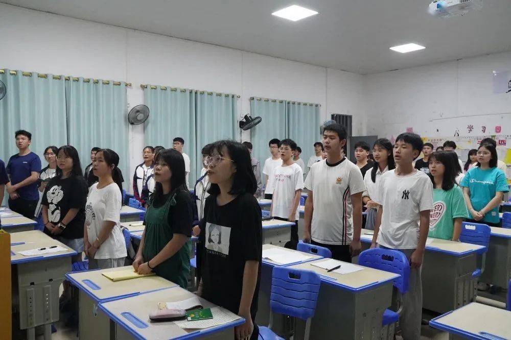 4月30日,玉林市富英中学团委开展"学党史,强信念,跟党走"学习教育主题