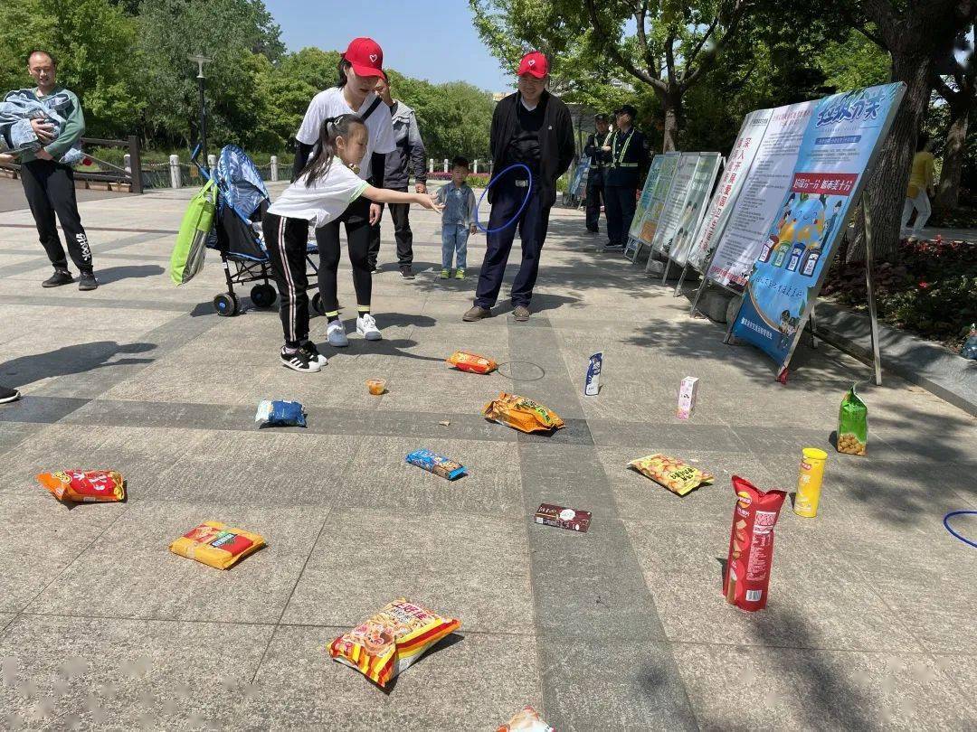 分类又快又准确的小朋友,可以套圈圈来获取小零食