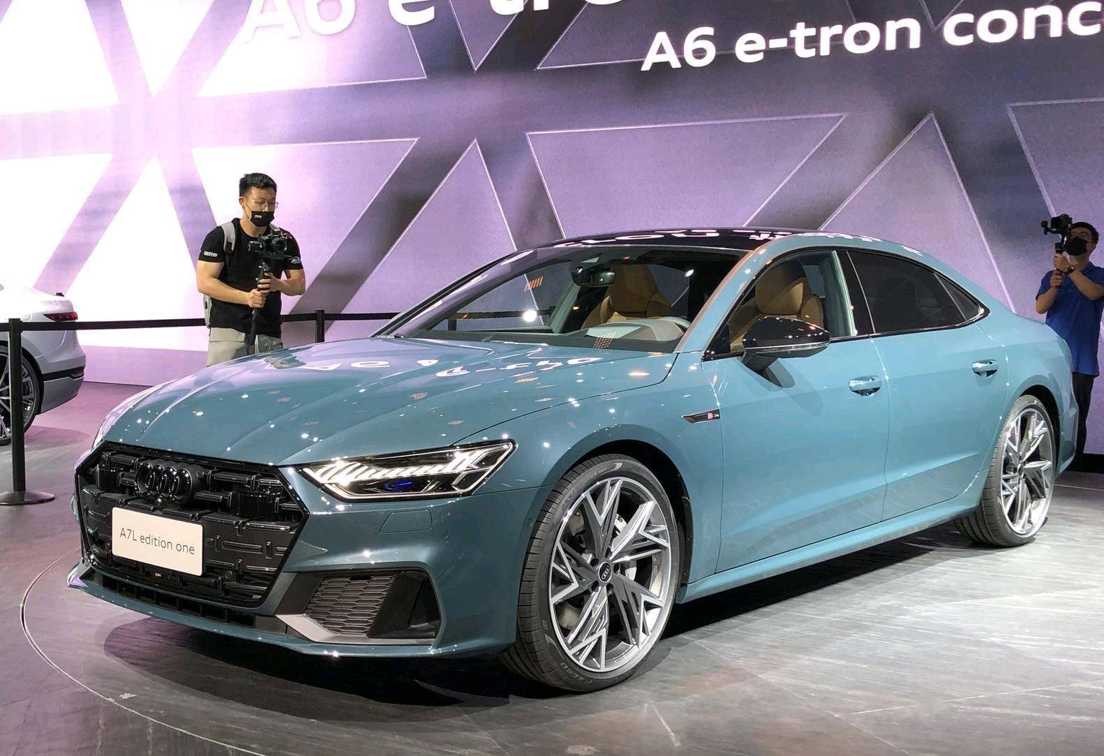 国产版奥迪a7实拍30t混动无边框电吸门长轴距空间真霸气