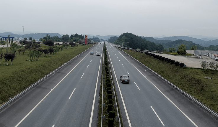 高速全兴路段双向车流无明显增长▽g72泉南高速兴安至全州段双向道路