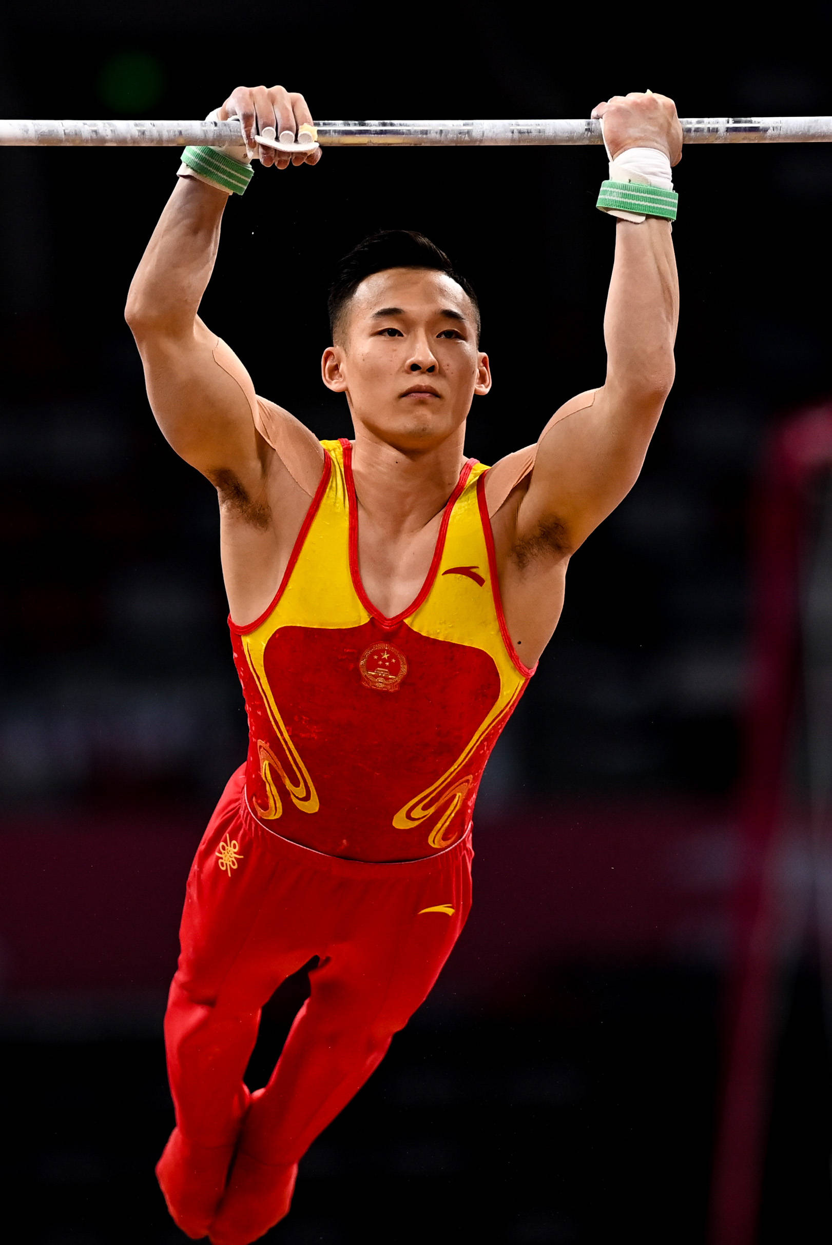 5月4日,北京队选手肖若腾在单杠比赛中.最终他以87.