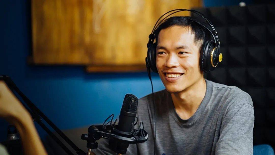 当一群高收入者决定不花钱:住公司,吃剩菜,前所未有的快乐_宗翰