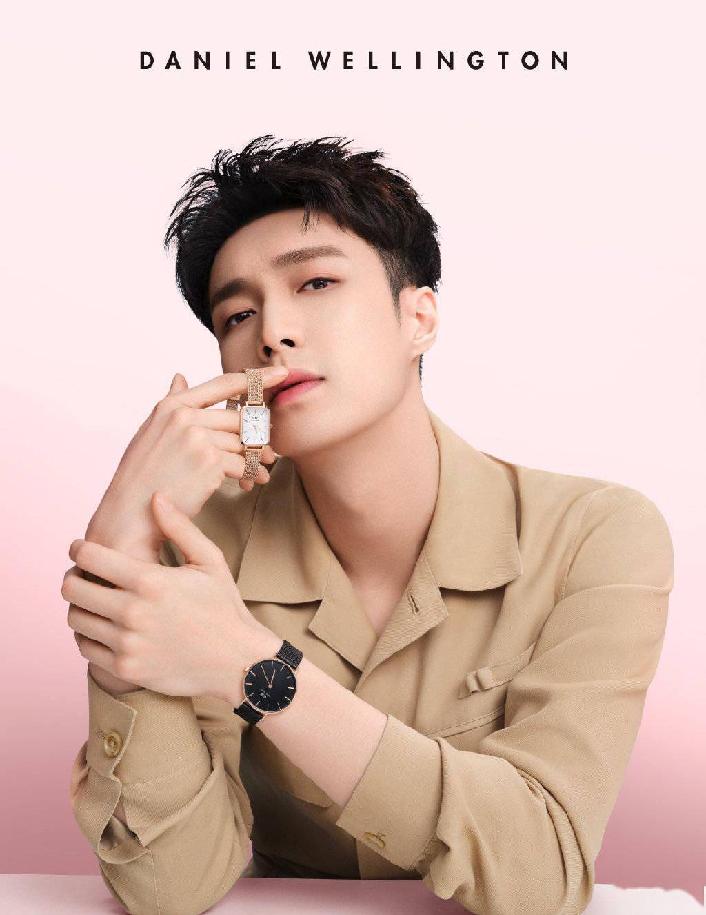 dw代言人张艺兴最新宣传画报上线快来get专属惊喜吧