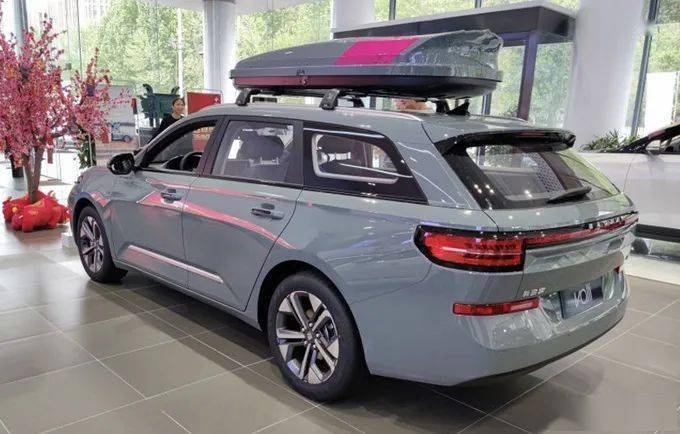 新宝骏旅行车valli到店实拍预售828万起本月就能买