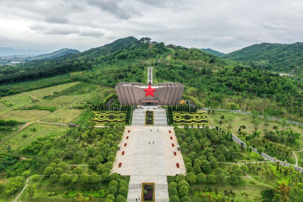 位于桂林市全州县的红军长征湘江战役纪念园,松柏苍翠,庄严肃穆,每块