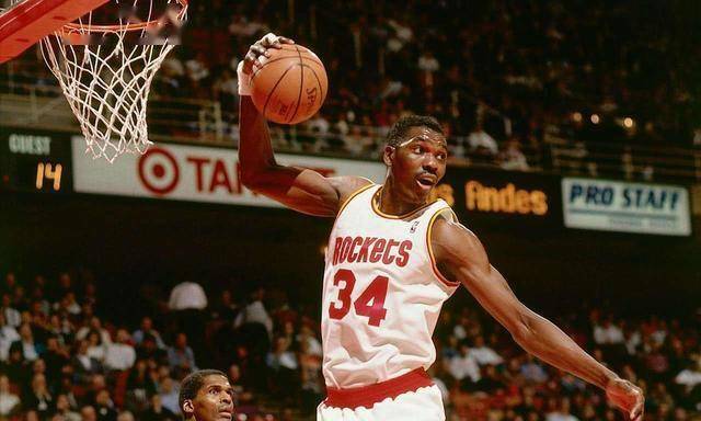 独一无二的天赋,打球最华丽的内线,毫无争议的队史第一人_奥拉朱旺