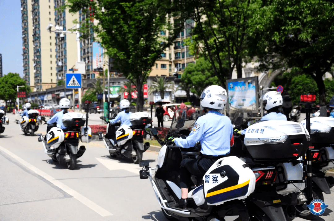 景德镇市公安局城市警察支队五一期间工作剪影