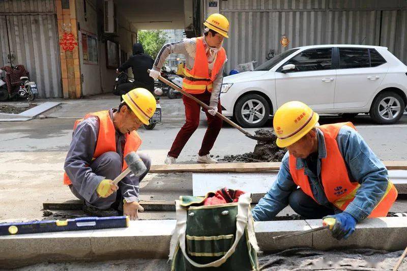 致敬五一假期坚守岗位的劳动者