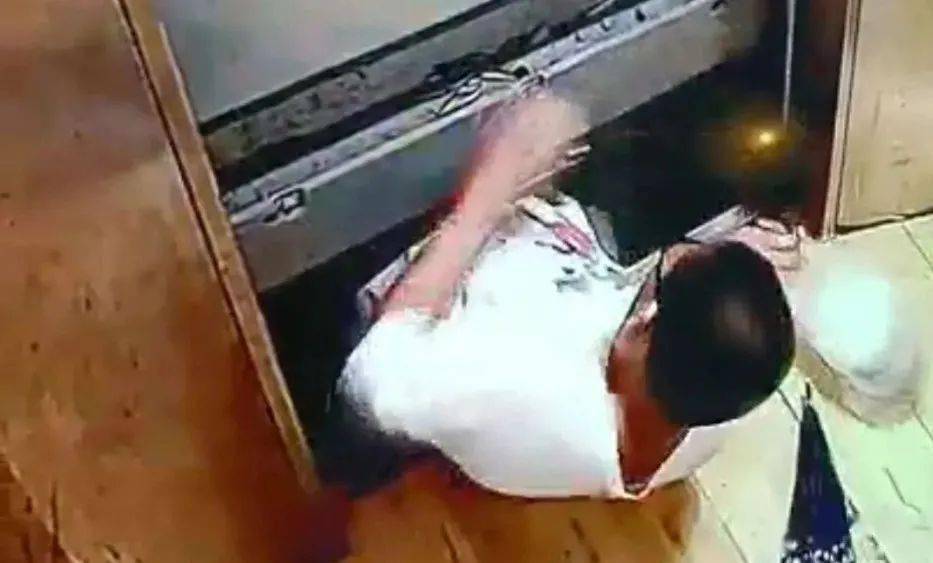 受伤的人视频 6a7b3d16b94648f59f2de9eba13344af.jpeg