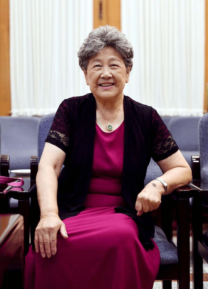 中国丰满老女人图片
