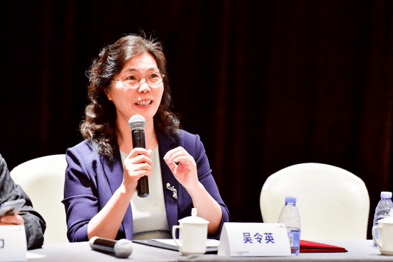 吴令英主委部署专委会工作计划李力候任主委提出进一步工作设想妇瘤专