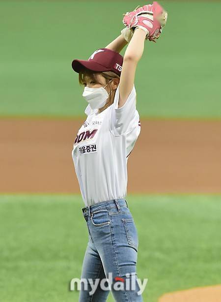「md photo」 韩国歌手朴草娥担任棒球比赛开球嘉宾
