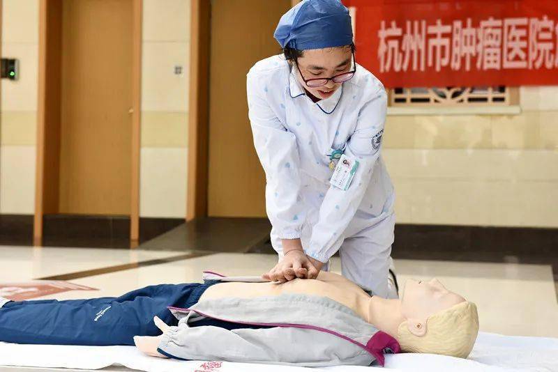 512护士节救在你身边手把手教你正确急救技能