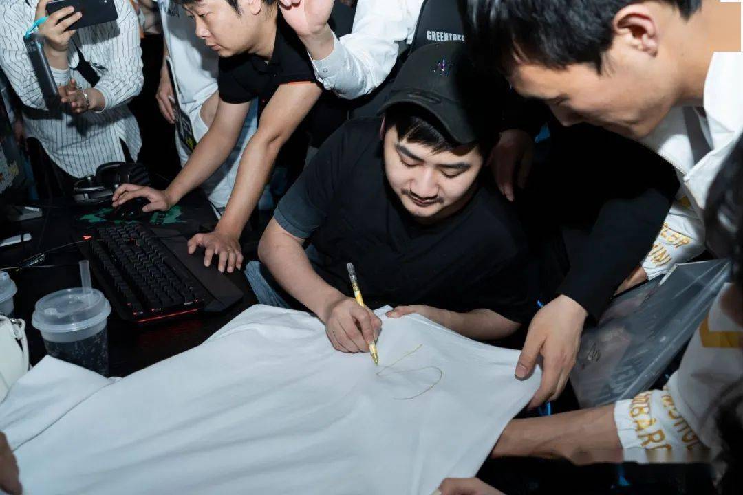 手快有手慢无csgo茄子绿树电竞联名鼠标垫限量发售