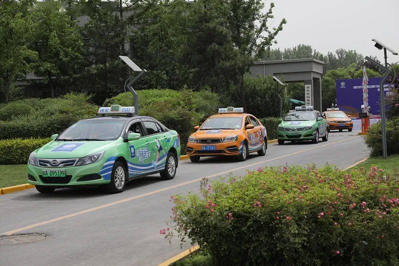 喜迎十四运西安街头彩虹出租车来了