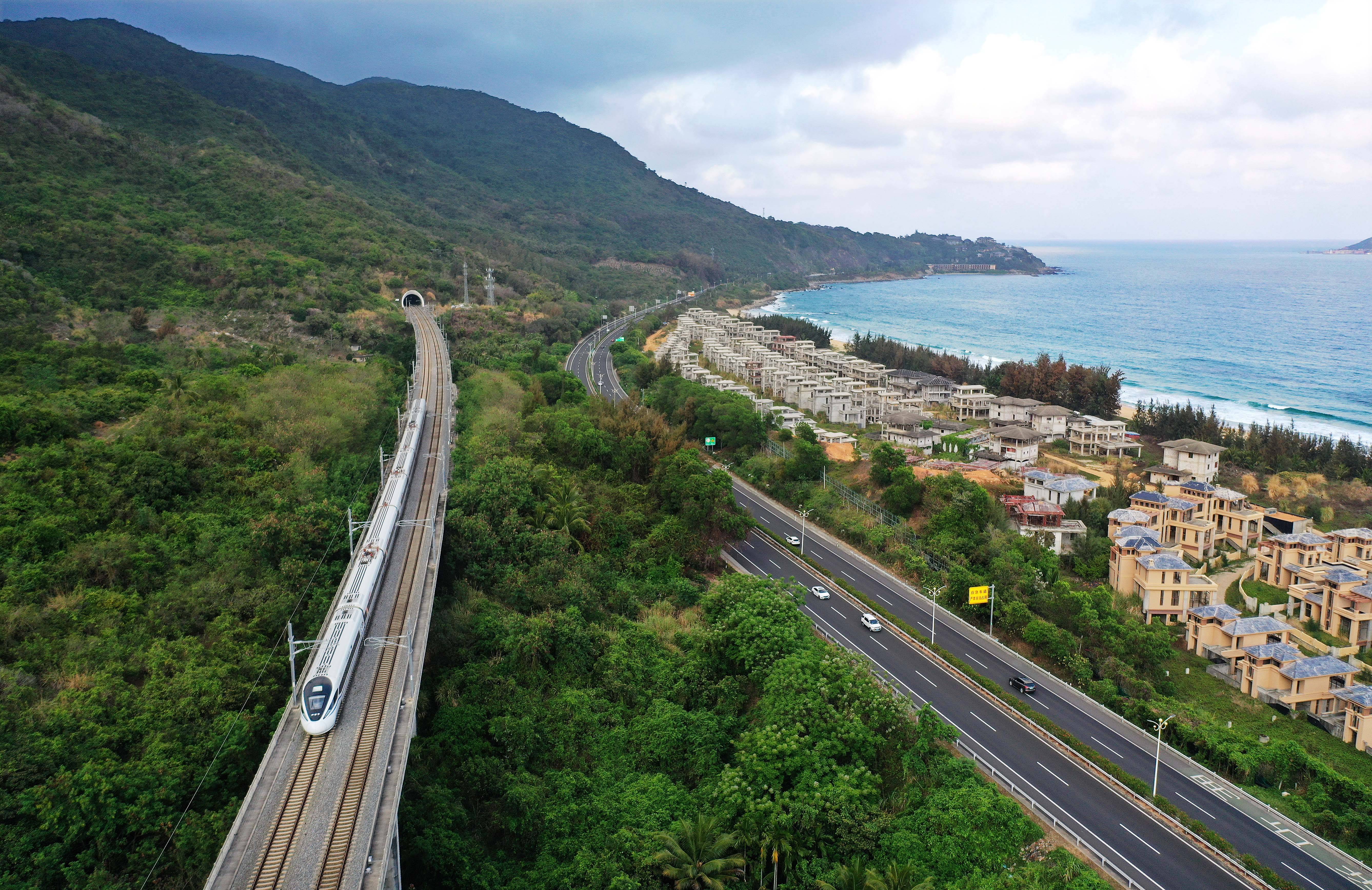 海南环岛高速(2020年4月3日摄,无人机照片)