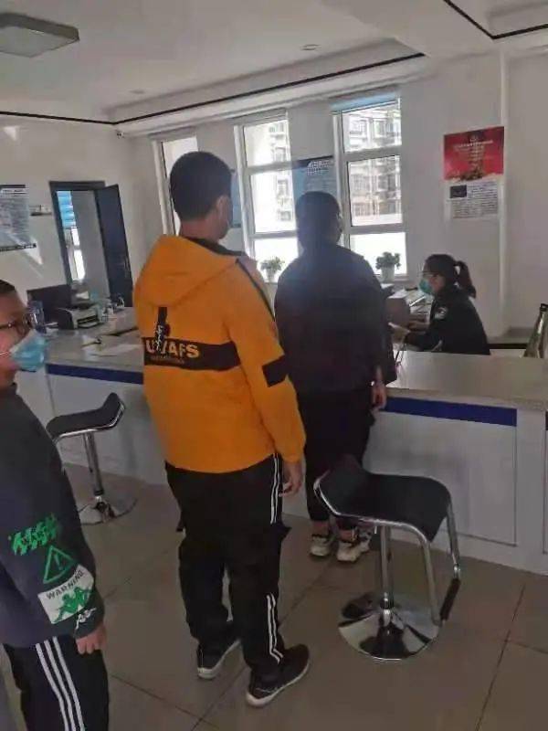 乌海警察为“慢性子”考生开设绿色通道