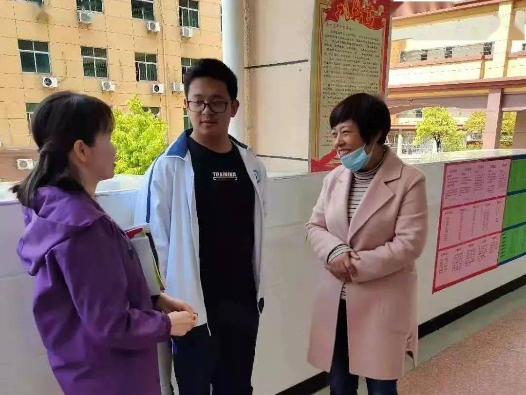 【西教德育天地】郧西一中:"路过青春陪护"活动纪实_家长