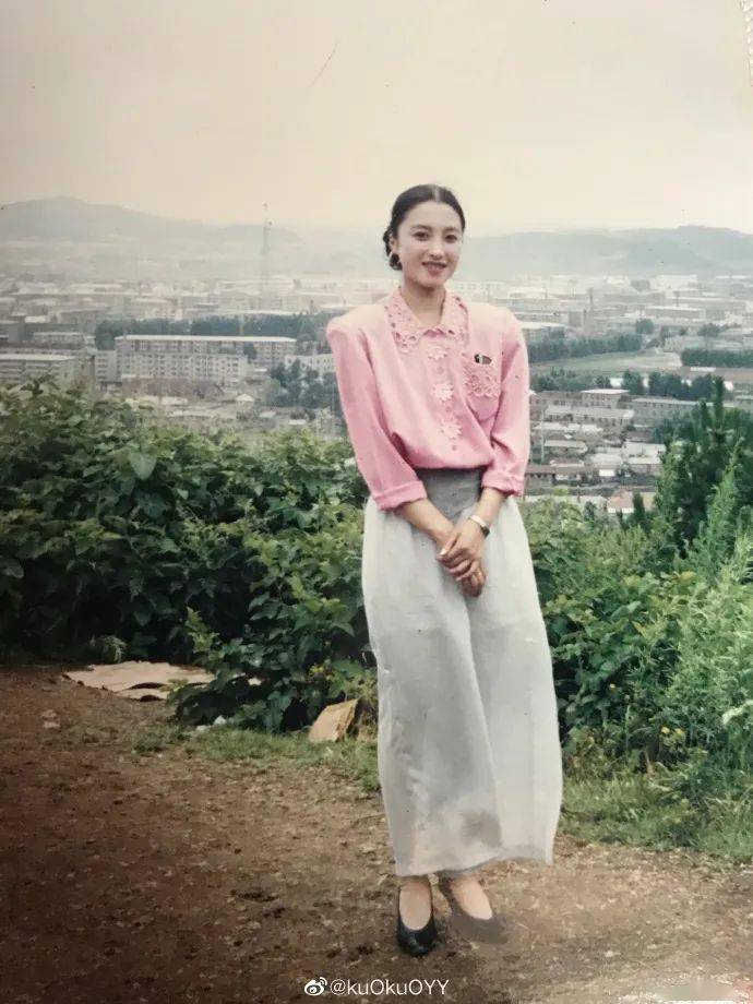 妈妈年轻时有多美看完照片后不羡慕贾玲了