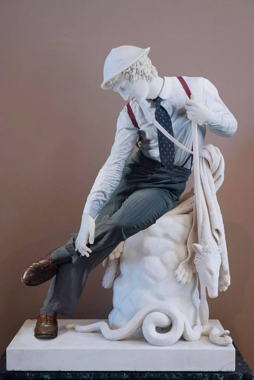 当卢浮宫里的赤身人体雕塑们穿上衣服我简直没眼看笑疯了这是恶搞吧